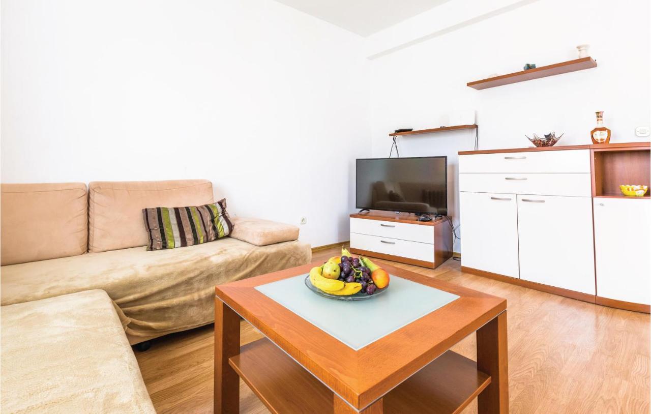 Cozy Apartment In Makarska With Kitchen エクステリア 写真